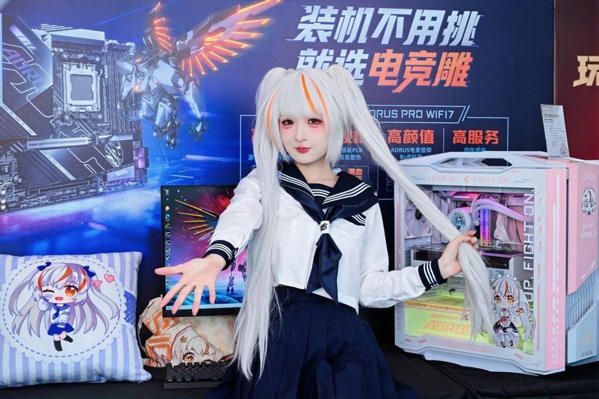 只为抢占总, M电竞雕就, 刚抵达赛场 只为抢占总, M电竞雕就, 刚抵达赛场