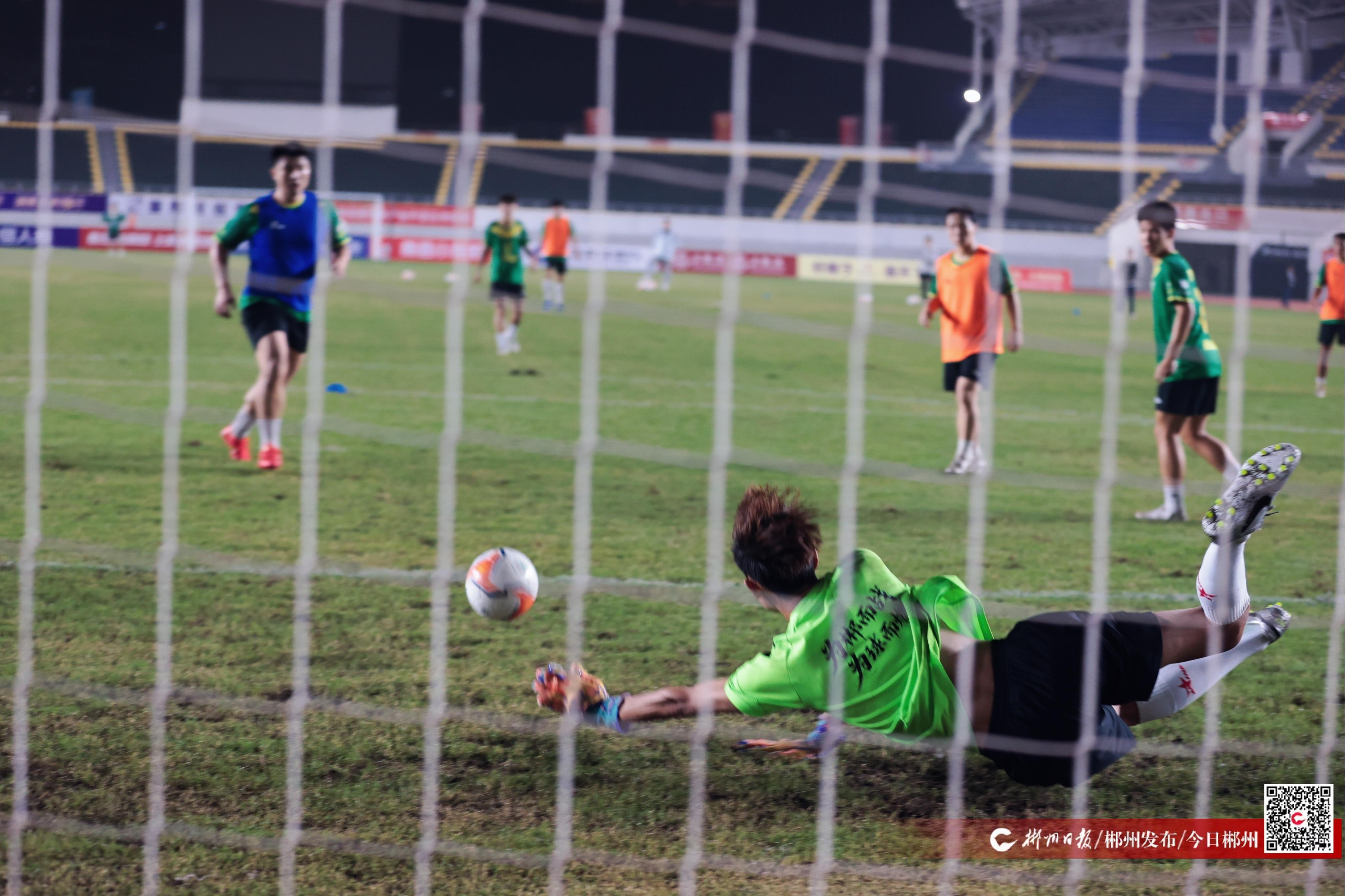 足球场展开, 针对益阳队, 教练组准备 足球场展开, 针对益阳队, 教练组准备