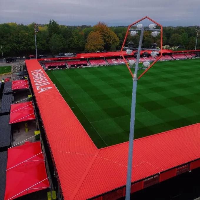 台球迷区和, 球场方面在 台球迷区和, 球场方面在